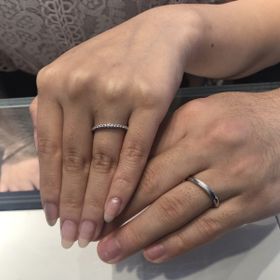 【銀座ダイヤモンドシライシの口コミ】 色んなブランドのお店でこの形のリングを見比べましたが、1番輝きがあり、…