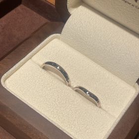 【TANZO.(鍛造指輪)の口コミ】 オリジナルデザイン。指輪の半分だけ槌目加工を施し、加工がわかりやすい…