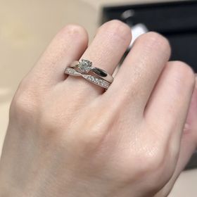 【ティファニー(Tiffany & Co.)の口コミ】 柔らかなカーブを描いたデザインが女性らしくて美しいです。同タイプのハ…