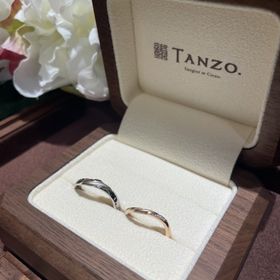 【TANZO.(鍛造指輪)の口コミ】 シンプルだけど個性的なデザイン。動きを出すためにカーブのものにし、旦…