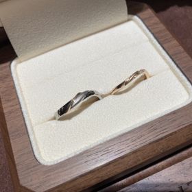 【TANZO.(鍛造指輪)の口コミ】 シンプルだけど自分らなりの好みを反映させたデザインに設定ができた。
自…