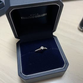 【銀座ダイヤモンドシライシの口コミ】 シンプルで使いやすそうと思った。
また、彼女の系統と指輪のイメージが重…