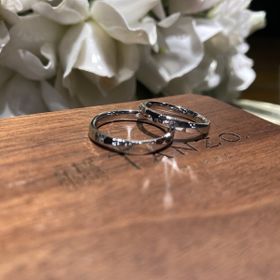 【TANZO.(鍛造指輪)の口コミ】 強度の強いプラチナを選び、最初は乗り気でなかった槌目ですが大きめの槌…