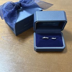 【銀座ダイヤモンドシライシの口コミ】 元々ダイヤ入りでウェーブタイプの指輪を探していました。そのためいろい…