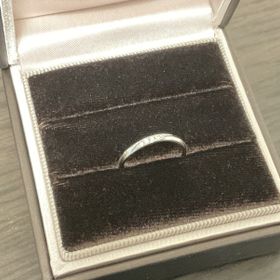 【アイプリモ(I-PRIMO)の口コミ】 指輪の形状は少しウエーブがかかっており、手元が綺麗に見えます。ダイヤ…