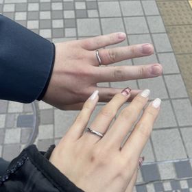 【銀座ダイヤモンドシライシの口コミ】 今回選ばせていただいたのは結婚指輪で、ウェーブの両サイドにダイヤが埋…