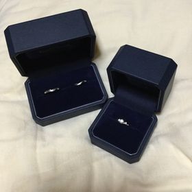 【銀座ダイヤモンドシライシの口コミ】 -セットリングであること
-婚約指輪にブルーダイヤを入れられること
-内甲…