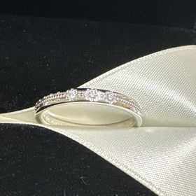 【エクセルコダイヤモンド(EXELCO DIAMOND)の口コミ】 センターミルうち、レースどめで、３つのダイヤを入れました。ストレート…