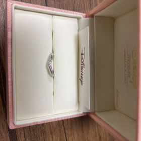 【ケイウノ ブライダル(K.UNO BRIDAL)の口コミ】 シンプルなデザインですが、ダイヤをよく見るとミッキーのシルエットにな…