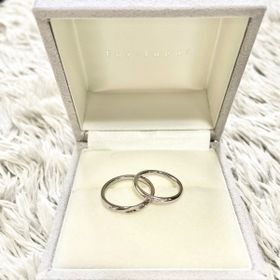 【Toi-lueur(トワル)の口コミ】 シンプルなデザインに斜めのラインで入ってます。ピンクが好きなので真ん…