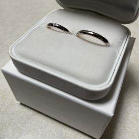 【BONDS(ボンズ)の口コミ】 シンプルでどんな場面でも付けやすいし指輪の裏はピンクゴールドになって…