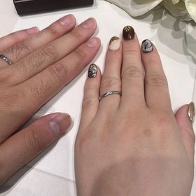 【アイプリモ(I-PRIMO)の口コミ】 ぱっと見シンプルですが少しS字になっています。
真ん中にはダイヤモンド…