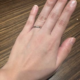 【AMATSU(アマツ)の口コミ】 日本の古き良き紅白の伝統を指輪に受け継いでいます。
リング表面には、赤…