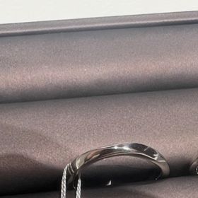 【アイプリモ(I-PRIMO)の口コミ】 派手なデザインや太いシルエットが苦手な僕は、細身な指輪を探していまし…