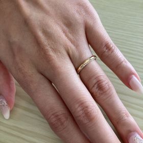 【アイプリモ(I-PRIMO)の口コミ】 他にはないデザインでとても素敵です！
ダイヤは片側にあしらわれており、…