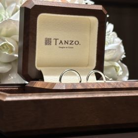 【TANZO.(鍛造指輪)の口コミ】 デザイン面でかなり自由度が高いと感じました。
お互いの愛車のイラストを…
