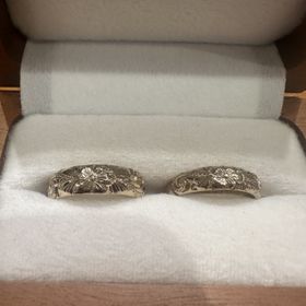 【PUAALLY(プアアリ)】の口コミ 他にはないデザインが好きで実際に見に行きました。彫りがすごく綺麗で、見...