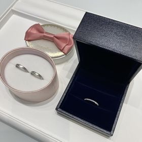 【HOSHI no SUNA 星の砂(ほしのすな)の口コミ】 ダイヤが埋め込まれている部分のデザインのおかげか、輝きが美しいです。…