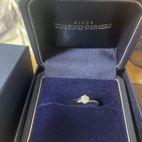 【銀座ダイヤモンドシライシの口コミ】 シンプルなデザインながらも、ダイヤモンドの輝きを際立ててくれます。上…