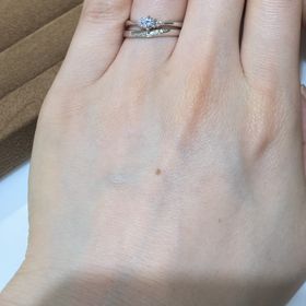 【IDEAL Plus fort(アイデアルプリュフォール)の口コミ】 メレダイヤの入っているタイプで、ながねんつけても飽きないようにシンプ…