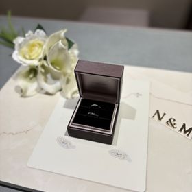 【アイプリモ(I-PRIMO)の口コミ】 違う角度からみてもダイヤモンドがキラキラとしているのがわかります。沢…