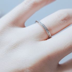 【銀座ダイヤモンドシライシの口コミ】 私はデザインや軽さを重視しました。指輪の形やダイヤモンドも豊富にあり…