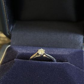 【銀座ダイヤモンドシライシの口コミ】 シンプルでありながら遊び心があるデザインでした。曲線が美しく、設計さ…