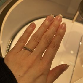 【ティファニー(Tiffany & Co.)の口コミ】 ティファニーの中でも昔からあるシンプルなデザインの指輪にしました。素…