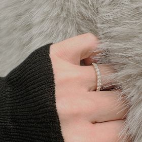 【PUAALLY(プアアリ)の口コミ】 ハーフエタニティリングとハワイアンの融合でとっても気に入りました。
指…