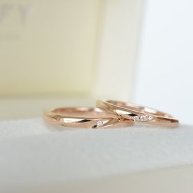 【CRAFY(クラフィ)の口コミ】 指輪のデザインは、完全に自分で決めることができ、色や印字、ダイヤモン…