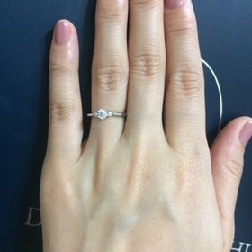 【銀座ダイヤモンドシライシの口コミ】 婚約指輪、結婚指輪をセットでつけやすいものを探していました。他店を見…