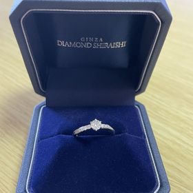 【銀座ダイヤモンドシライシの口コミ】 ダイヤの輝きがとても美しいです。大きすぎず、小さすぎず、ちょうどよい…