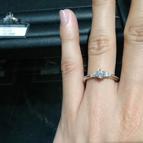 【エクセルコダイヤモンド(EXELCO DIAMOND)の口コミ】 私の指輪選びの決め手は、指がキレイに見えるデザインと、ダイヤモンドの…