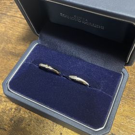 【銀座ダイヤモンドシライシの口コミ】 洗礼された上品なデザインの中にスタイリッシュさを感じられる指輪となっ…