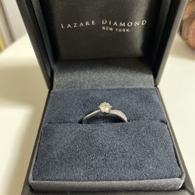 【ラザール ダイヤモンド(LAZARE DIAMOND)の口コミ】 0.3カラットが1番綺麗に収まる形だと思いました。指の形も綺麗に見えます…