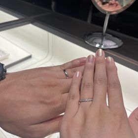 【俄(にわか)の口コミ】 ハーフエタニティなので、とても豪華ですが、ダイヤのカットの仕方で、あ…