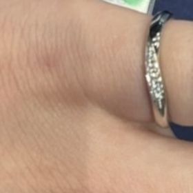 【銀座ダイヤモンドシライシの口コミ】 ダイヤの数で悩みましたが、遠目で見ると思ったより目立たなかったので、…