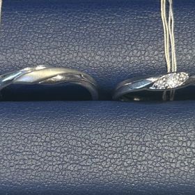 【銀座ダイヤモンドシライシの口コミ】 ウェーブリングを探していて、こちらはシンプルとゴージャスのちょうど中…