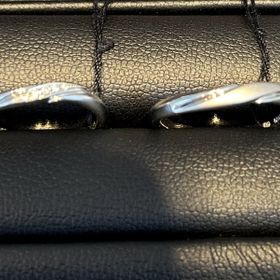 【エクセルコダイヤモンド(EXELCO DIAMOND)の口コミ】 こちらは、流れるような曲線のデザインが気に入り試着させていただきまし…