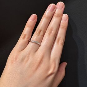 【snow(スノウ)】の口コミ ウェーブ、V字の細めの指輪を探していた時に、こちらの指輪を試着させてい...