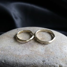 【atelier ST, CAT(アトリエ エスティーキャット)の口コミ】 形にこだわりました
2人で作っていく形でしたので、いわゆる結婚指輪ぽく…