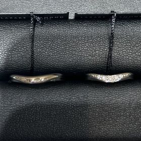 【ラザール ダイヤモンド(LAZARE DIAMOND)の口コミ】 V字の指輪を探していて、こちらをご紹介いただきました。全体的にぷっくり…