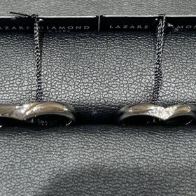 【ラザール ダイヤモンド(LAZARE DIAMOND)の口コミ】 ボリュームが適度にあるV字の指輪を探していて、こちらが目にとまりました…