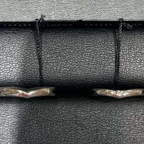 【ラザール ダイヤモンド(LAZARE DIAMOND)の口コミ】 こちらの指輪はV字がきつすぎずゆるすぎず、絶妙なラインが良いと思いまし…