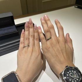 【ラザール ダイヤモンド(LAZARE DIAMOND)の口コミ】 太めの指輪やストレートすぎる指輪は似合わなかったので、細めで少しウェ…