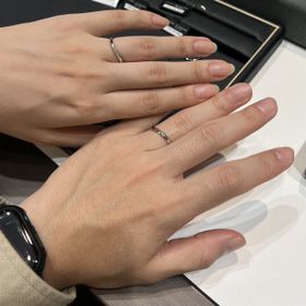 【ラザール ダイヤモンド(LAZARE DIAMOND)の口コミ】 ストレートの指輪を探していたのですがあまり気にいるものがなく、このお…