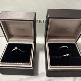 【アイプリモ(I-PRIMO)の口コミ】 婚約指輪は重ね付けできるデザインで、結婚指輪共にウェーブしたリングが…