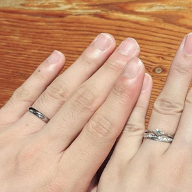 【PILOT BRIDAL(パイロットブライダル)の口コミ】 斜めに散りばめられたダイヤモンドのデザインに一目惚れしました。内側が…