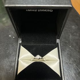 【エクセルコダイヤモンド(EXELCO DIAMOND)の口コミ】 普段指輪をつけていても、洋服に引っかかったり邪魔にならない大きさのダ…