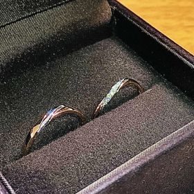 【COCKTAIL(カクテル)の口コミ】 主にプラチナが選ばれる事が多いと思いますが、プラチナとピンクゴールド…